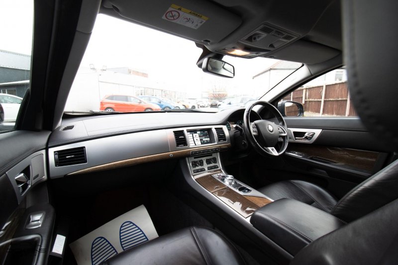 JAGUAR XF