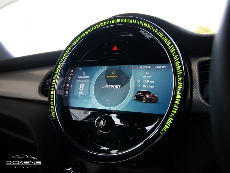MINI HATCH